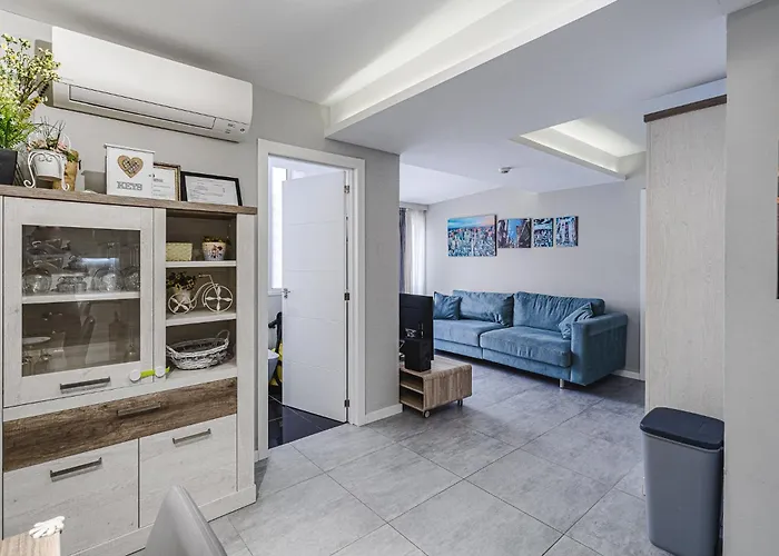 22 Avenida De Pueblos *